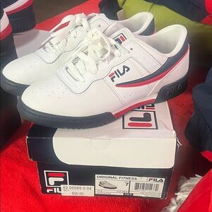 Fila Men's White and Navy Sneakers
